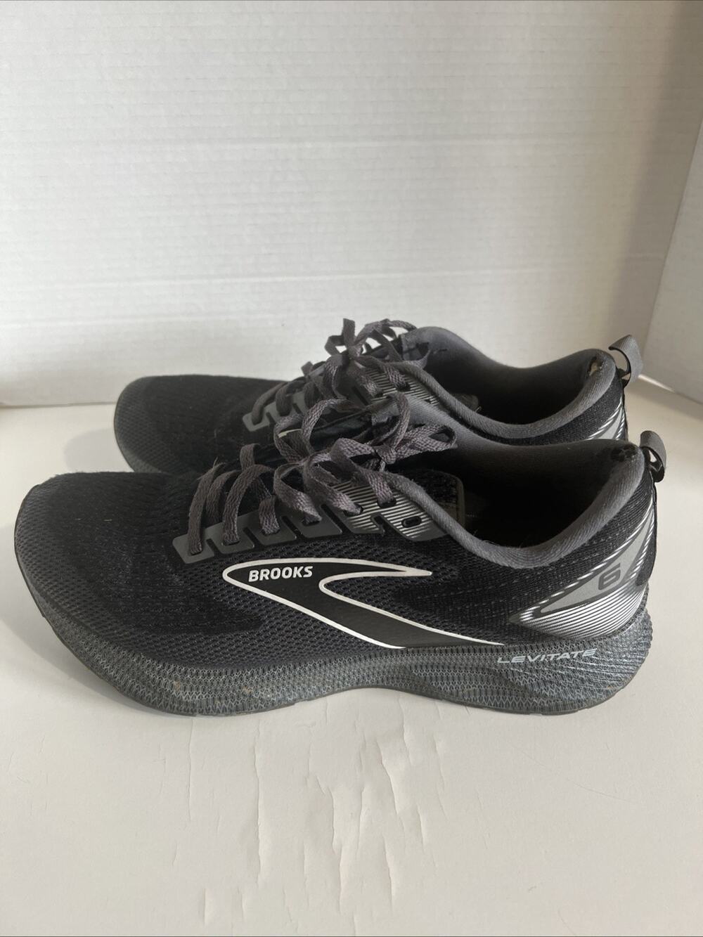Brooks Levitate 6 Blackened Pearl Ebony White Mens Size 9 Energize Sneaker